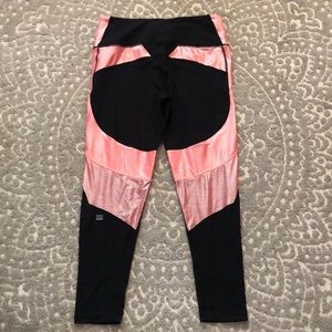 Victoria’s Secret VSX Sport knockout leggings. Size Large short.
